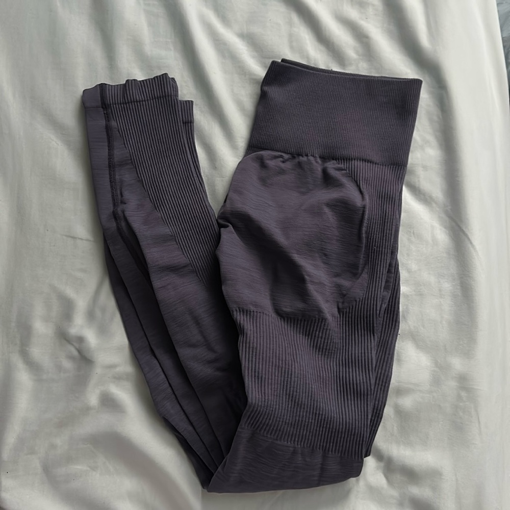 Lazuli Label Leggings in purple